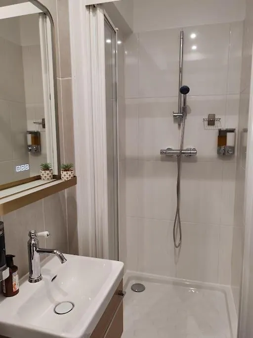 Champs Elysees Apartment *